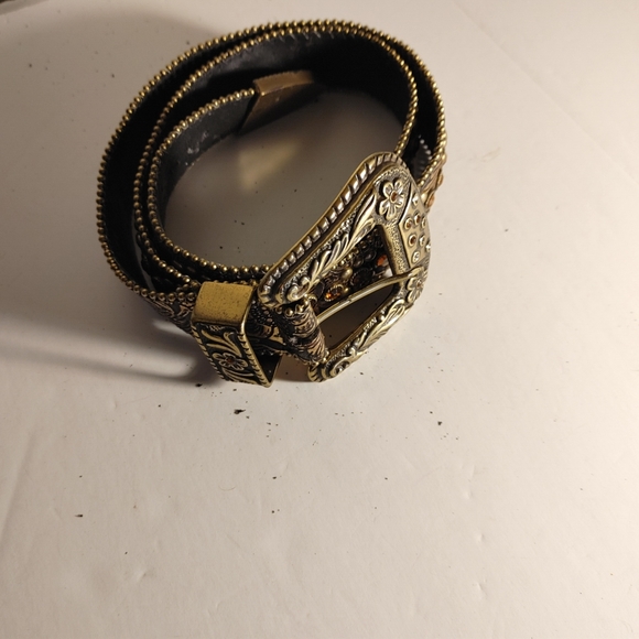 Ladies Gold Belt with Accents Lake Shore Drive size Large - Picture 2 of 6